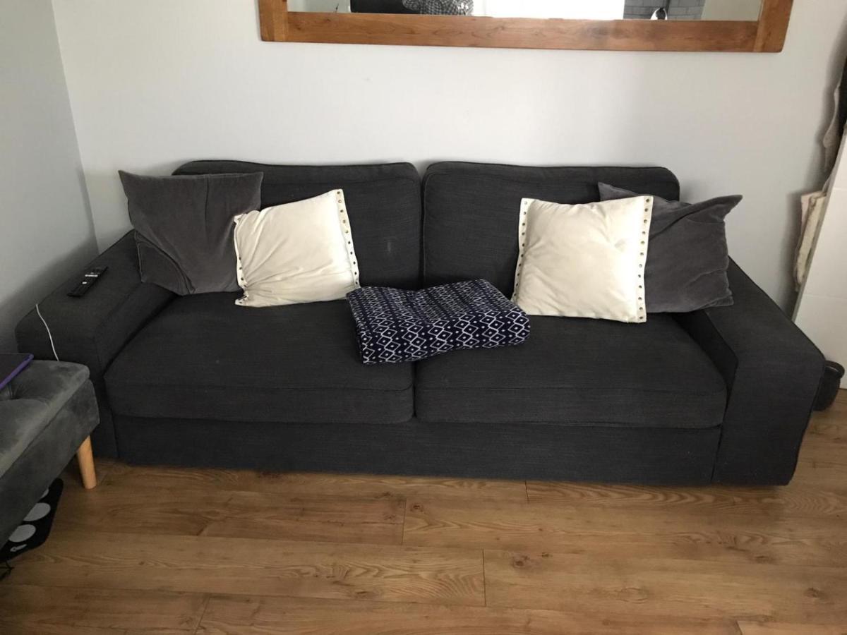 2 X Double Rooms In Cheam Exterior photo