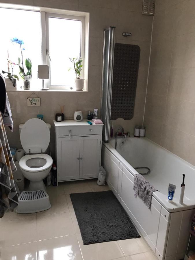 2 X Double Rooms In Cheam Exterior photo